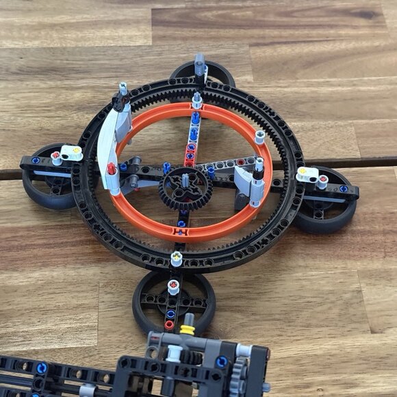 INCOMPLETE LEGO TECHNIC: Planet Earth and Moon in Orbit (42179) READ!! - Picture 6 of 16